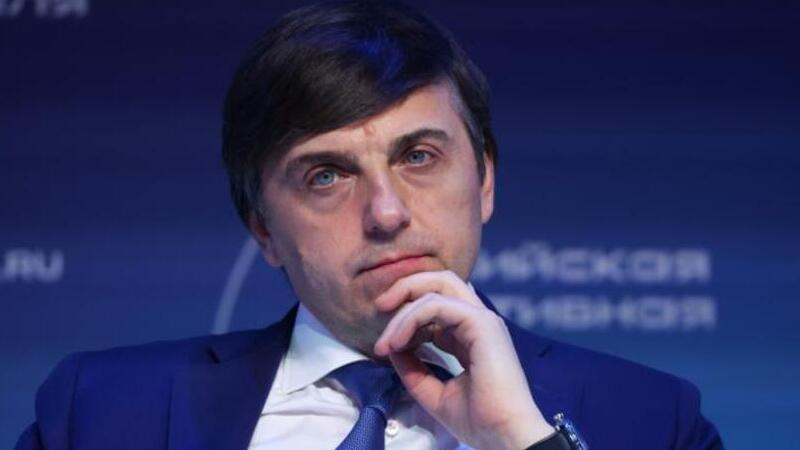 Кравцов: полный переход на учебники родного края запланировали на 2026 год