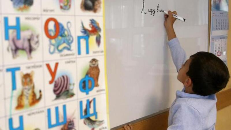 Минпросвещения изменит форму теста по русскому для трех категорий мигрантов