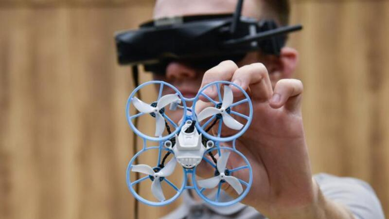 Для школьников 10-11-х классов выпустили первый учебник по беспилотникам