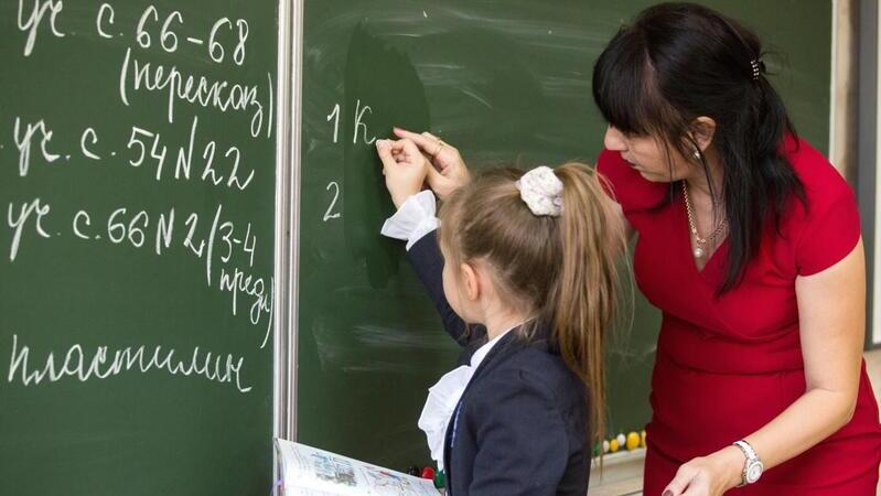 Минпросвещения планирует вручить в 2026 году 1 250 премий лучшим учителям