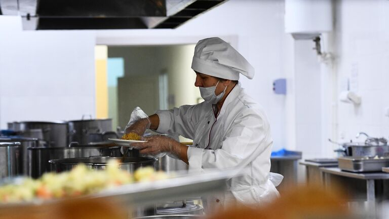 В Госдуме предложили обеспечить всех российских школьников бесплатным питанием