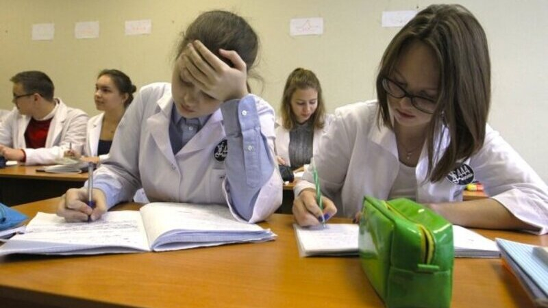 Минпросвещения планирует изменить образовательный стандарт для старшей школы. Как будут учиться старшеклассники?