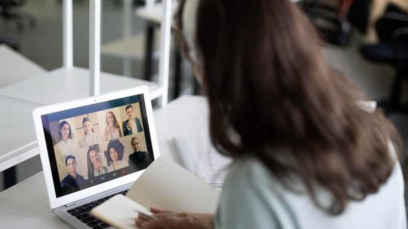 В ГД предложили позволить родителям посещать школьные собрания онлайн