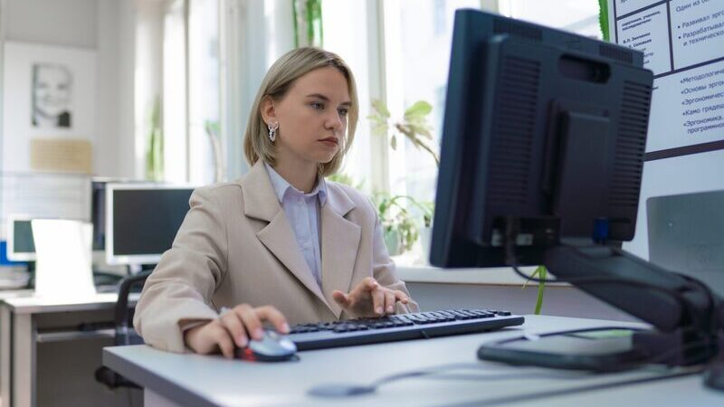 Рособрнадзор: губернаторы будут нести ответственность за ситуацию с бюрократической нагрузкой на педагогов