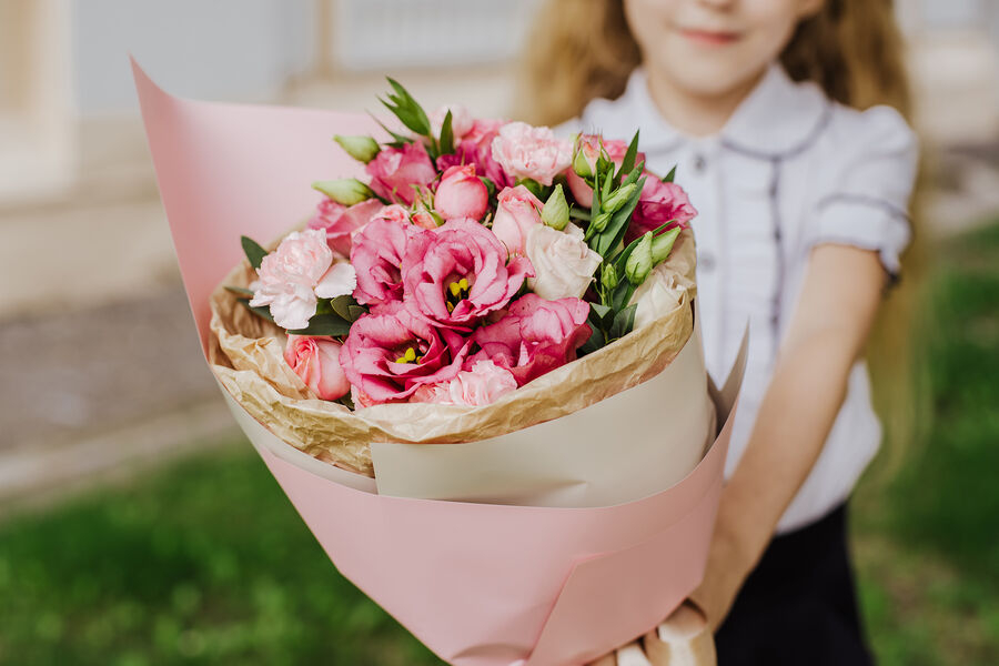 В Госдуме призвали поднять лимиты стоимости допустимых подарков для учителей и врачей